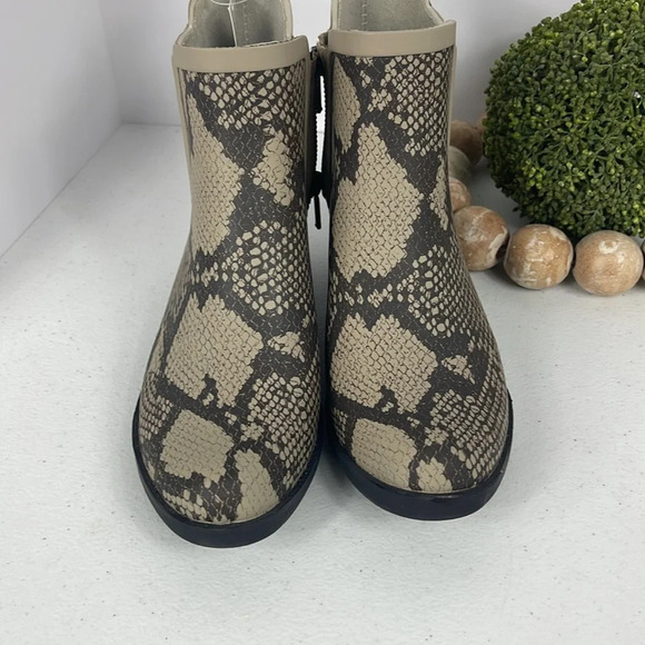 Lucky Brand Basel H20 Chinchilla Waterproof Pull On Chelsea Rain Bootie Sz 6. - Picture 4 of 10